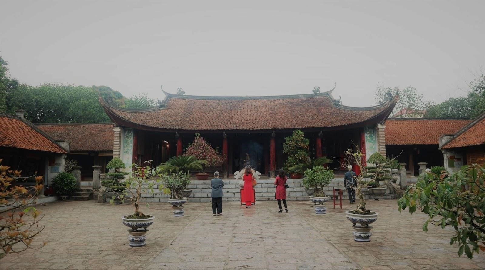 1. Đối với những người yêu thích lịch sử, Thành Cổ Loa là một điểm đến trong ngày gần Hà Nội.